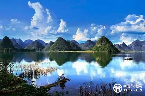 習(xí)近平繪出“天藍山綠水清”的江山麗景圖