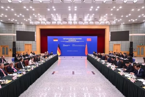 國家發(fā)展改革委主任鄭柵潔同德國聯(lián)邦副總理哈貝克舉行中德氣候變化和綠色轉(zhuǎn)型對話合作機(jī)制首次高級別對話 國家發(fā)展改革委主任鄭柵潔同德國聯(lián)邦副總理哈貝克舉行中德氣候變化和綠色轉(zhuǎn)型對話合作機(jī)制首次高級別對話