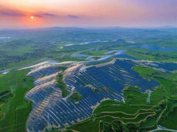 國家電網(wǎng)公司召開服務(wù)新能源高質(zhì)量發(fā)展新聞發(fā)布會(huì)