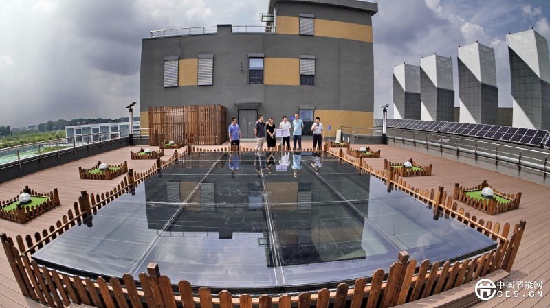 樓頂上的“綠電工廠” 樓頂上的“綠電工廠”