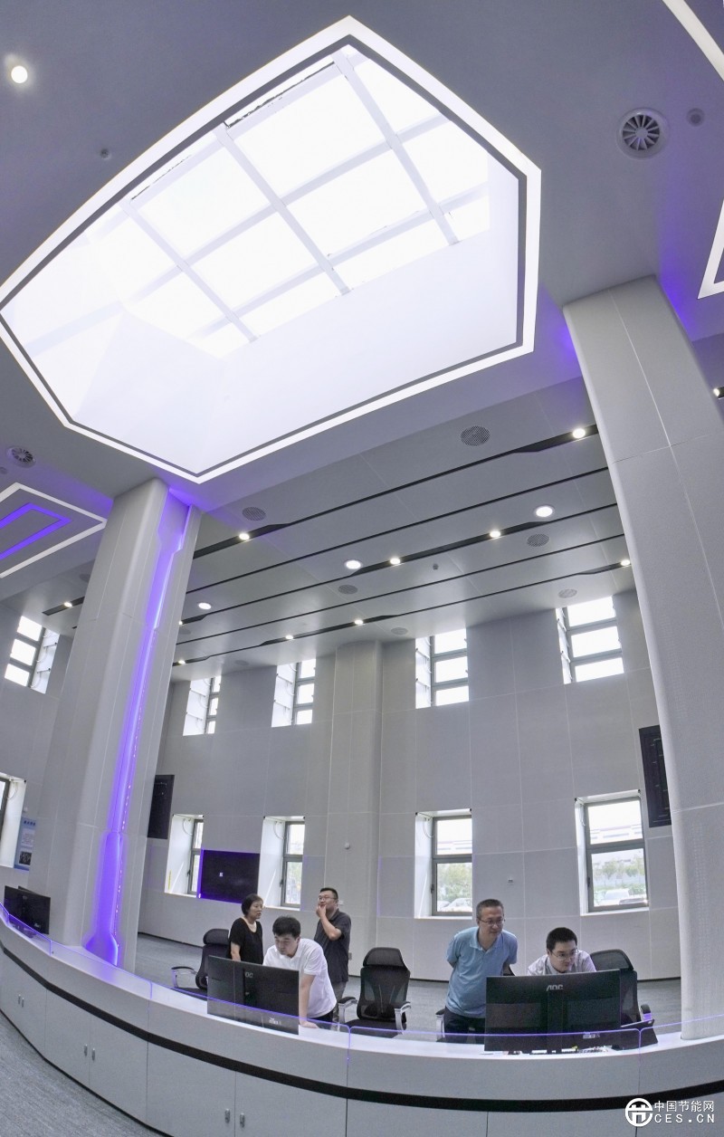 樓頂上的“綠電工廠” 樓頂上的“綠電工廠”