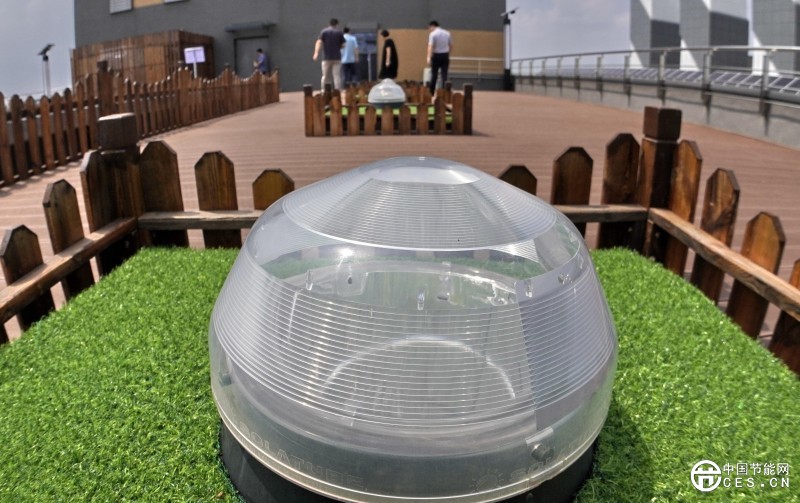 樓頂上的“綠電工廠” 樓頂上的“綠電工廠”