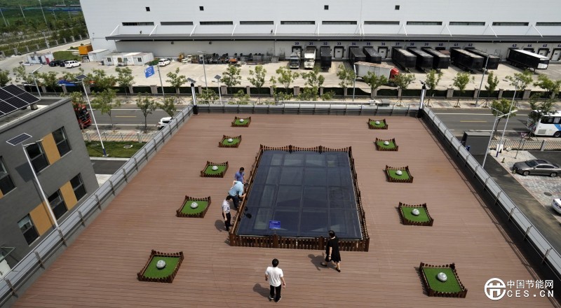 樓頂上的“綠電工廠” 樓頂上的“綠電工廠”