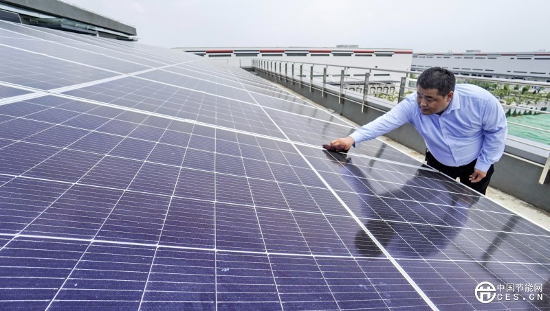 樓頂上的“綠電工廠” 樓頂上的“綠電工廠”