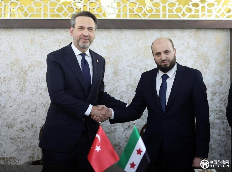 土耳其能源部長阿爾帕斯蘭·巴伊拉克塔爾5月22日在敘利亞首都大馬士革宣布，土耳其將向敘利亞供應(yīng)大量電力和天然氣，以緩解敘能源短缺問題。