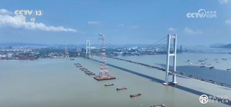 264.5米“水上高塔”投產(chǎn)送電 粵港澳大灣區(qū)再添“超級(jí)電力走廊”
