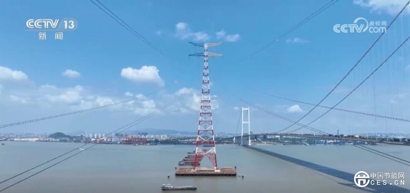 264.5米“水上高塔”投產(chǎn)送電 粵港澳大灣區(qū)再添“超級(jí)電力走廊”
