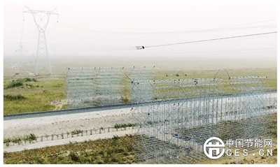 新疆環(huán)塔里木盆地750千伏輸變電工程全線貫通 我國(guó)最大超高壓環(huán)網(wǎng)工程“合龍”