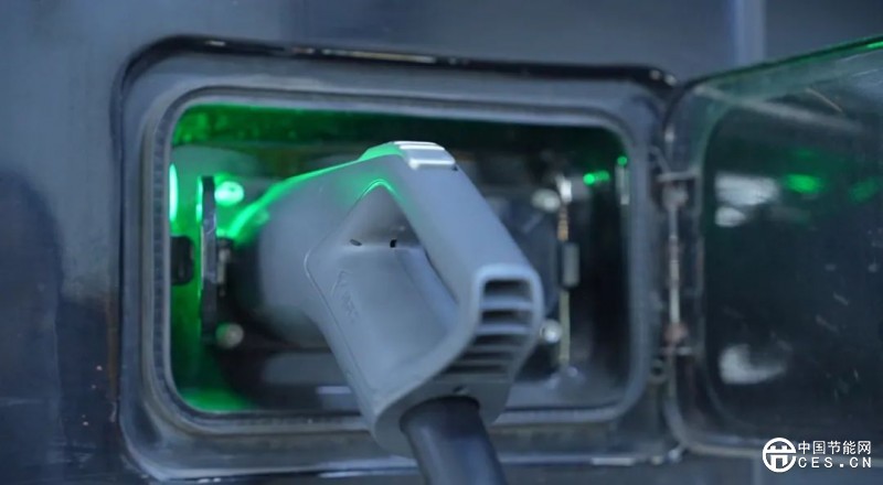 用“公交充電寶”點亮蓉城 用“公交充電寶”點亮蓉城