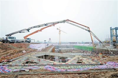 廠區(qū)建設(shè)正如火如荼進(jìn)行中