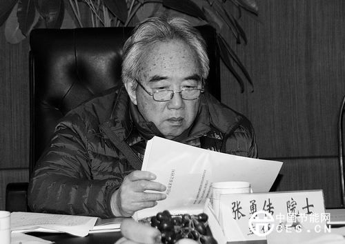 中國工程院院士、華中科技大學(xué)教授張勇傳擔(dān)任此次鑒定委員會主任。
