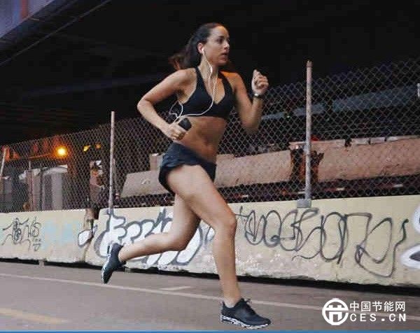 科技引領(lǐng)生活 談?wù)勚悄艽┐髋c科學(xué)運(yùn)動(dòng)