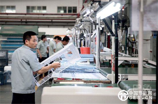 格力電器生產(chǎn)車(chē)間，許多生產(chǎn)環(huán)節(jié)已實(shí)現(xiàn)高度自動(dòng)化。