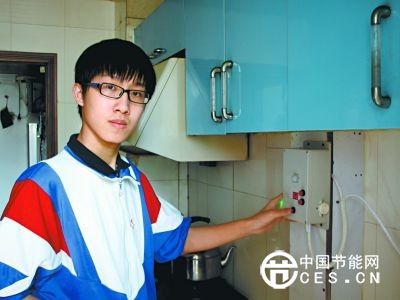 為了不再吃糊飯 高三學(xué)生發(fā)明智能爐灶