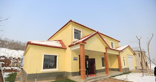 由3D定制板墻裝配的綠色建筑。長城網(wǎng)張錚攝