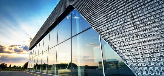 這些智能建筑以人性化、環(huán)保、健康為目標(biāo)