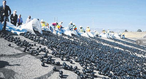 洛杉磯推抗旱節(jié)水在水庫(kù)投放9600萬(wàn)遮陽(yáng)球（圖）