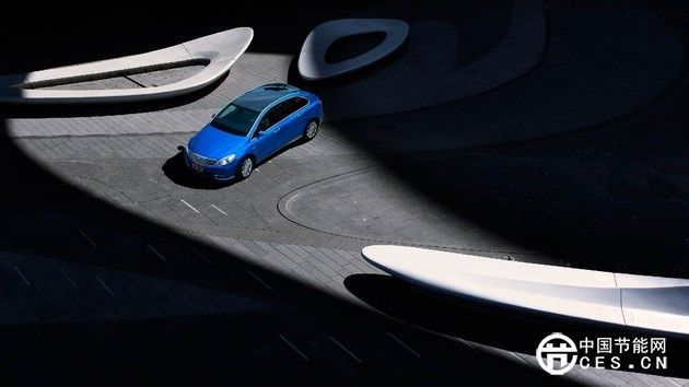 “純電”風(fēng)頭蓋過(guò)“插混” 國(guó)外車(chē)企欲打“價(jià)格戰(zhàn)”