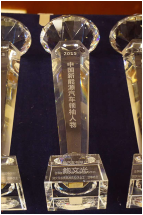 雙獎在握，知豆閃耀新能源領袖峰會