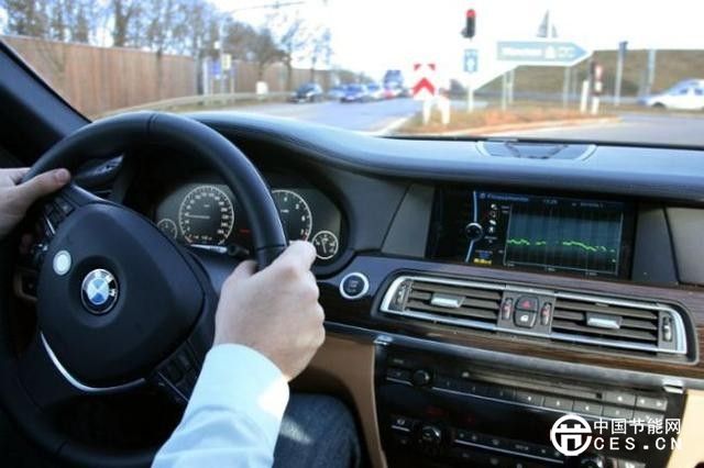 從AR車窗到車內(nèi)助手 未來汽車技術(shù)盤點(diǎn)