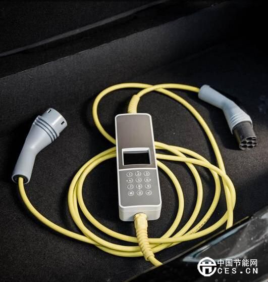 電動(dòng)汽車的春天：德國公司把路燈變成充電樁