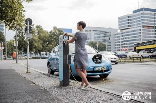 電動(dòng)汽車的春天：德國公司把路燈變成充電樁