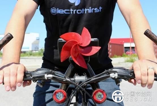 小小風(fēng)車能發(fā)電！手機(jī)沒電時(shí)只需“等風(fēng)來”