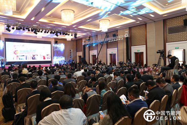 贏享中國·強力巨彩杯2015年LED顯示屏行業(yè)高峰論道暨頒獎盛典現(xiàn)場  