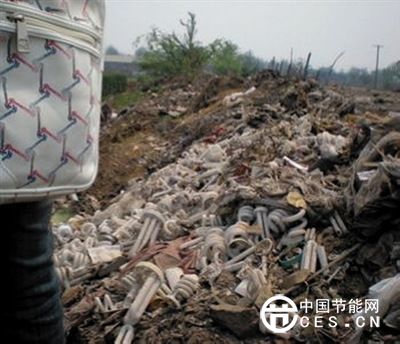 據(jù)統(tǒng)計，2006年我國報廢的含汞照明電器折合40瓦標(biāo)準(zhǔn)熒光燈達10億只，由于處置不當(dāng)而釋放到大氣環(huán)境中的汞量竟達70~80 噸，但至今國家尚沒有出臺針對性措施和政策。