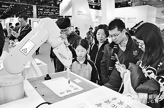 猶如“書(shū)法家”的工業(yè)噴涂智能機(jī)器人 