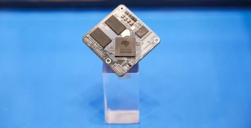 全球領(lǐng)先“中國(guó)芯”橫空出世 智能駕駛加速產(chǎn)業(yè)化