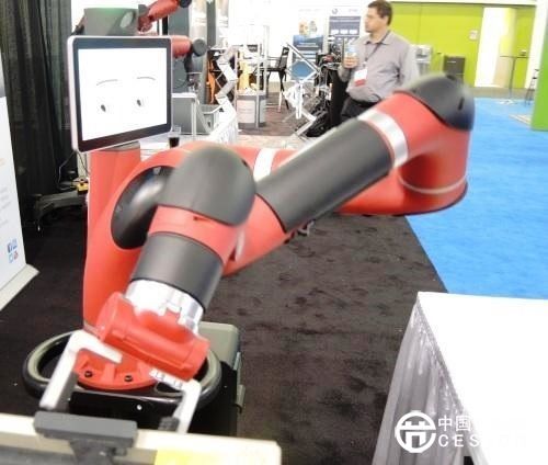 酒店服務(wù)生機(jī)器人Relay