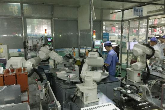 美的空調(diào)生產(chǎn)線上大量使用智能機器人。