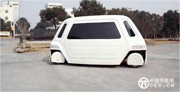 萬科開發(fā)的機(jī)器人保安“大白”